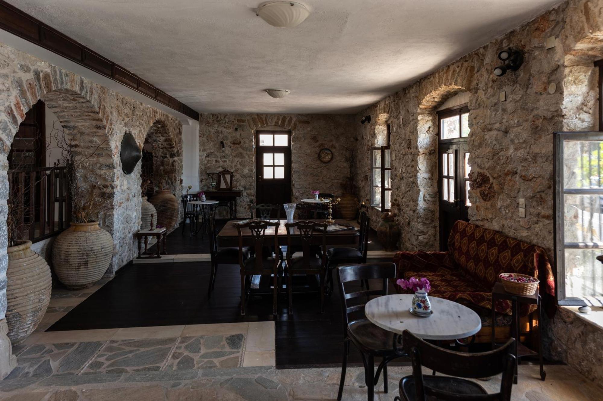 Belessi'S Mansion 1 Hotel Monemvasia Bagian luar foto