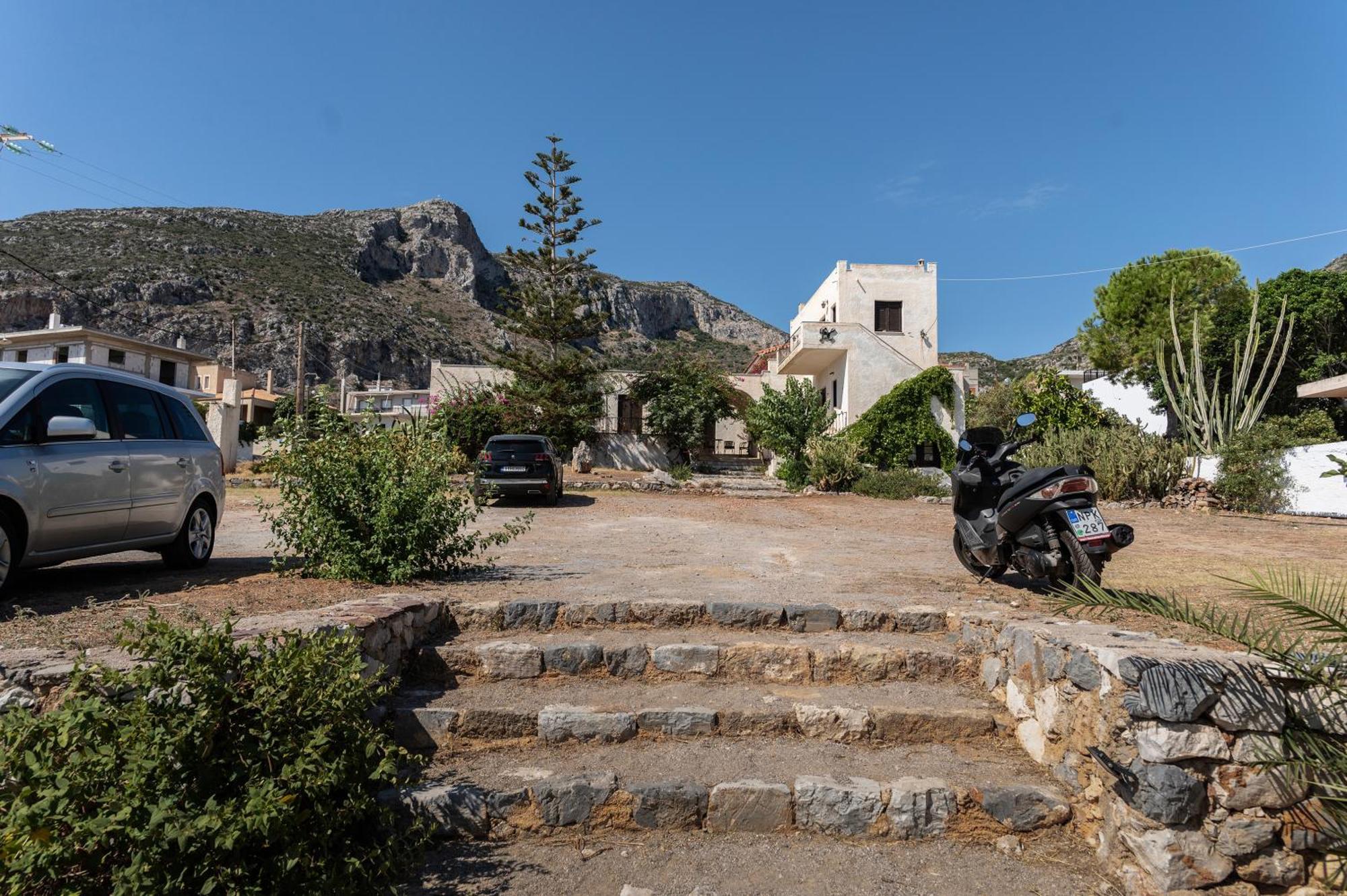 Belessi'S Mansion 1 Hotel Monemvasia Bagian luar foto